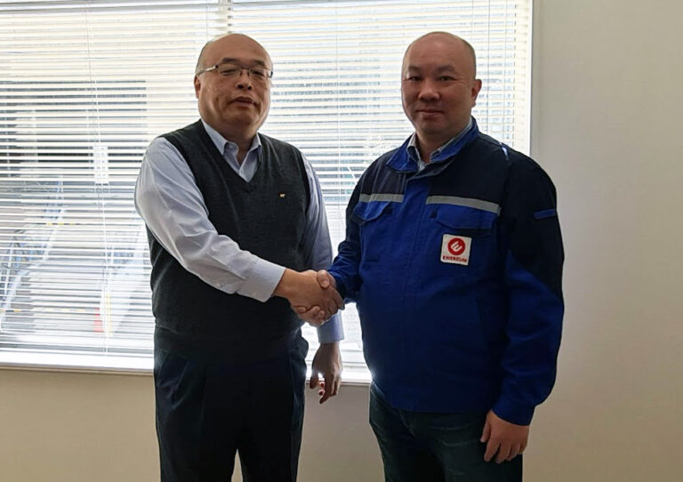 Mr. Hiroshi Miyazaki, CEO of JFR, and Adisorn, CEO of Enereum, warmly shaking hands on November 14th. This significant moment marks the commencement of a promising partnership, dedicated to advancing sustainable innovation and clean energy solutions.
