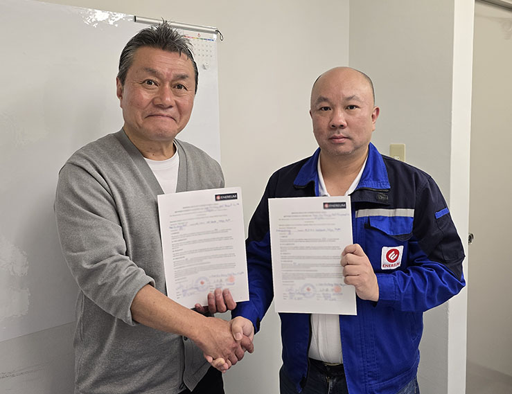 Kenichiro Yamamoto, CEO of Green Eco Energy Asset Management (left), and Adisorn Vutthiverapong, Founder of Enereum (right), during the MOU signing on June 10, 2025, in Tokyo, formalizing the launch of the pilot wind energy project.